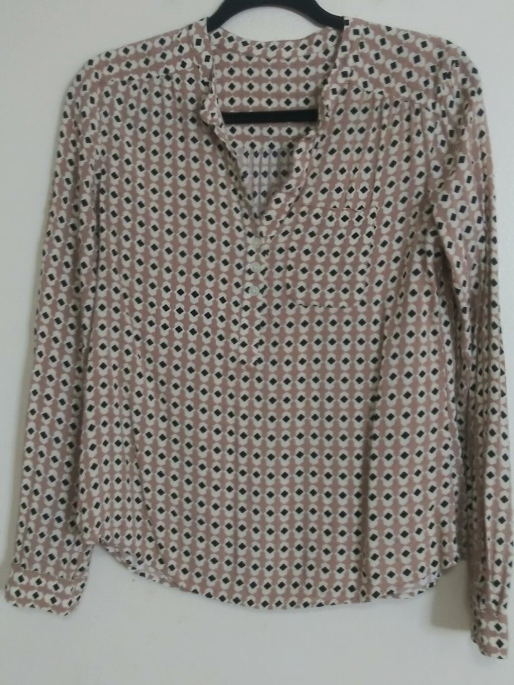 Women's Pink Geometric Print Button-Front Blouse Long Sleeve Size: Medium